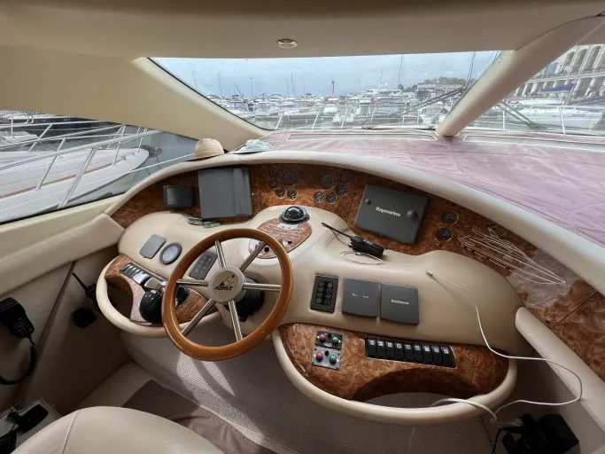 Azimut 68 Plus (001) — Interior photo 13