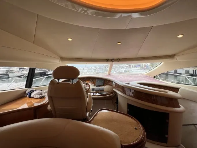 Azimut 68 Plus (001) — Interior photo 14