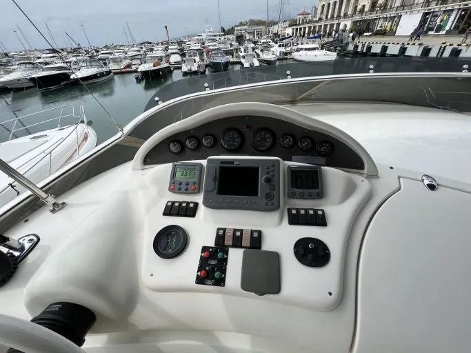 Azimut 68 Plus (001) — Exterior photo 8