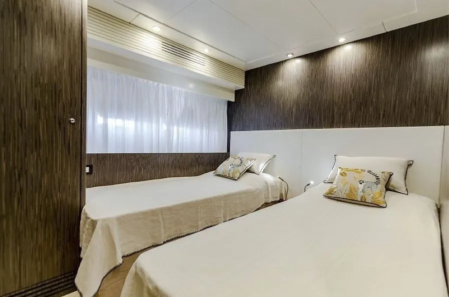 T85 - Terranova — Interior photo 1