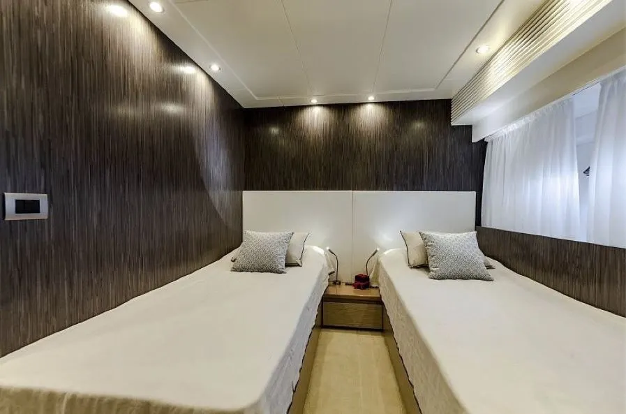 T85 - Terranova — Interior photo 15