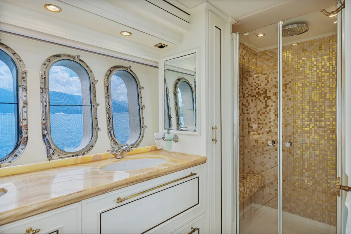 Wim Van der Valk Continental (Orion) — Interior photo 3