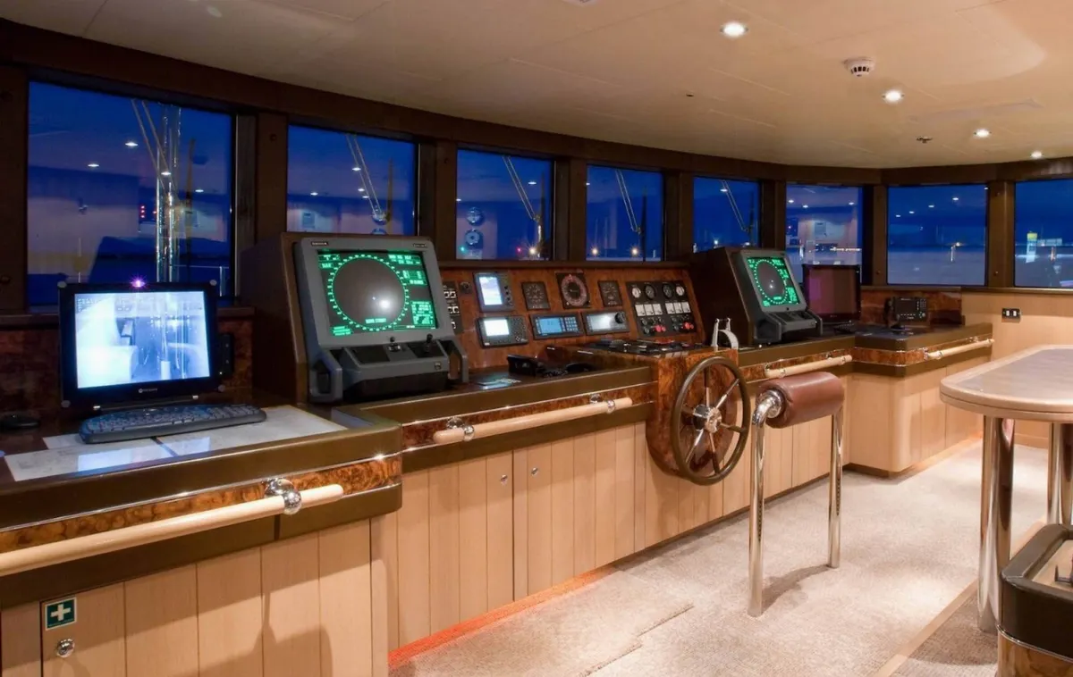 Amels Mercury — Interior photo 3