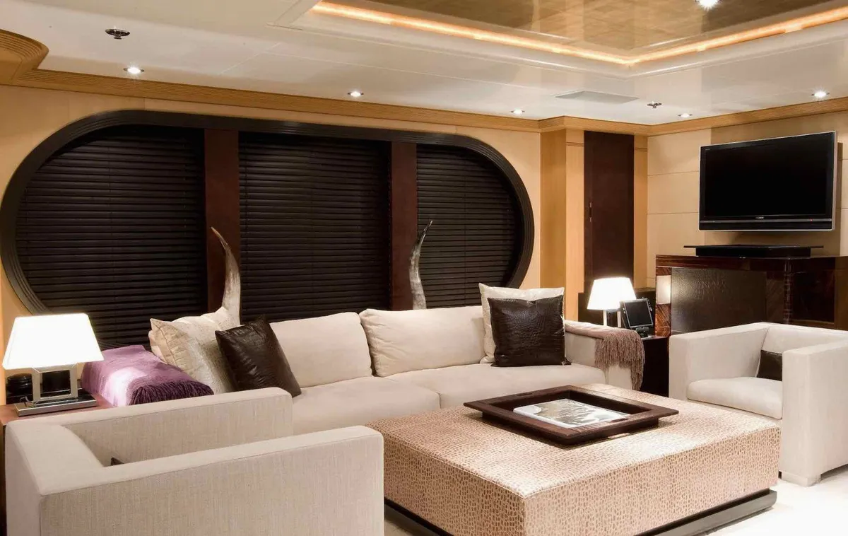 Amels Mercury — Interior photo 8