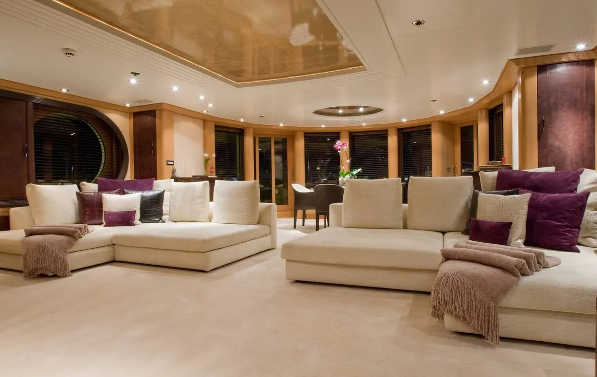 Amels Mercury — Interior photo 9