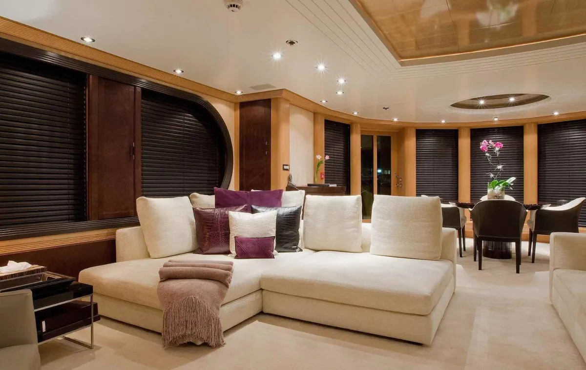 Amels Mercury — Interior photo 11