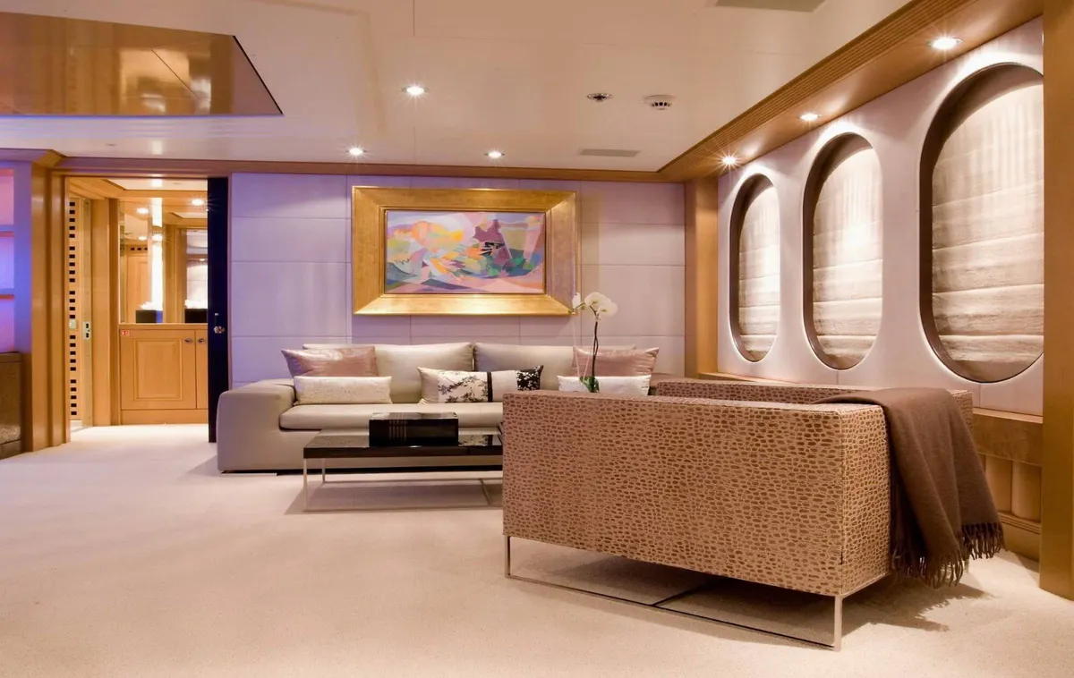 Amels Mercury — Interior photo 12
