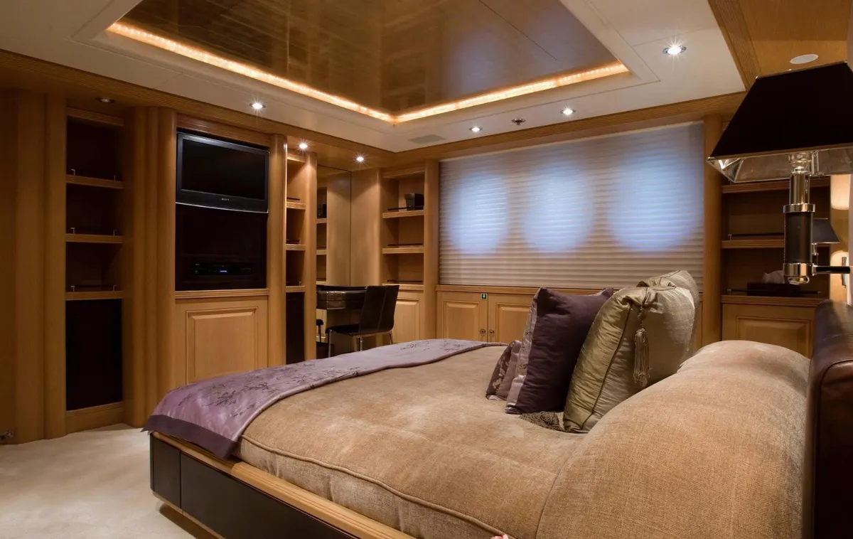 Amels Mercury — Interior photo 16
