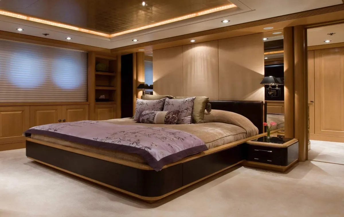 Amels Mercury — Interior photo 1