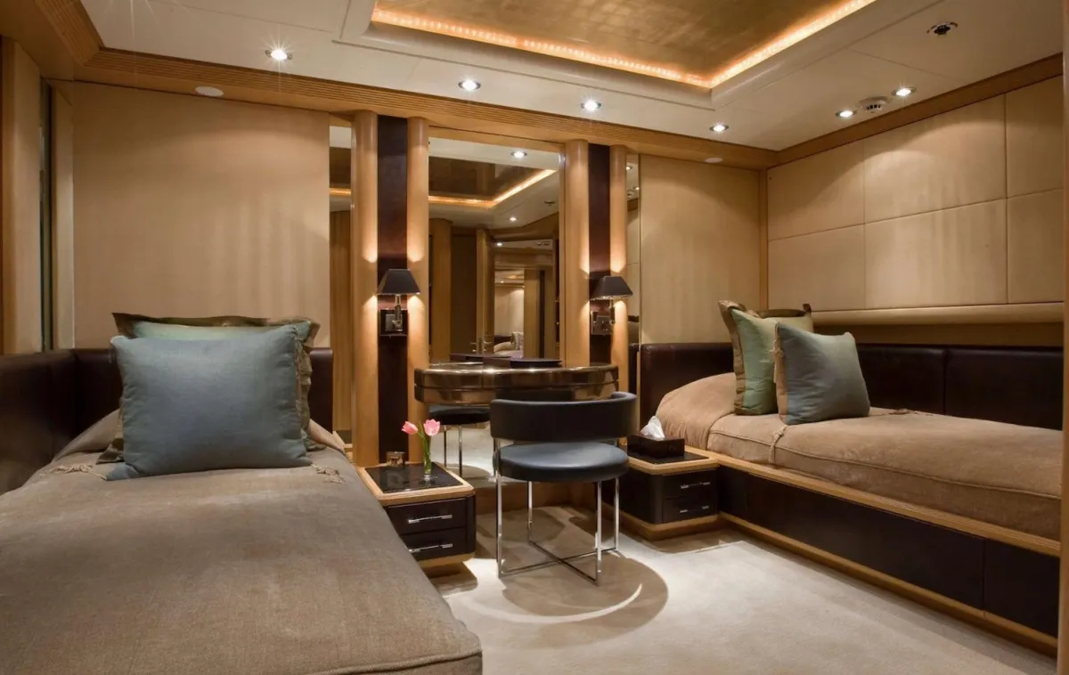 Amels Mercury — Interior photo 2