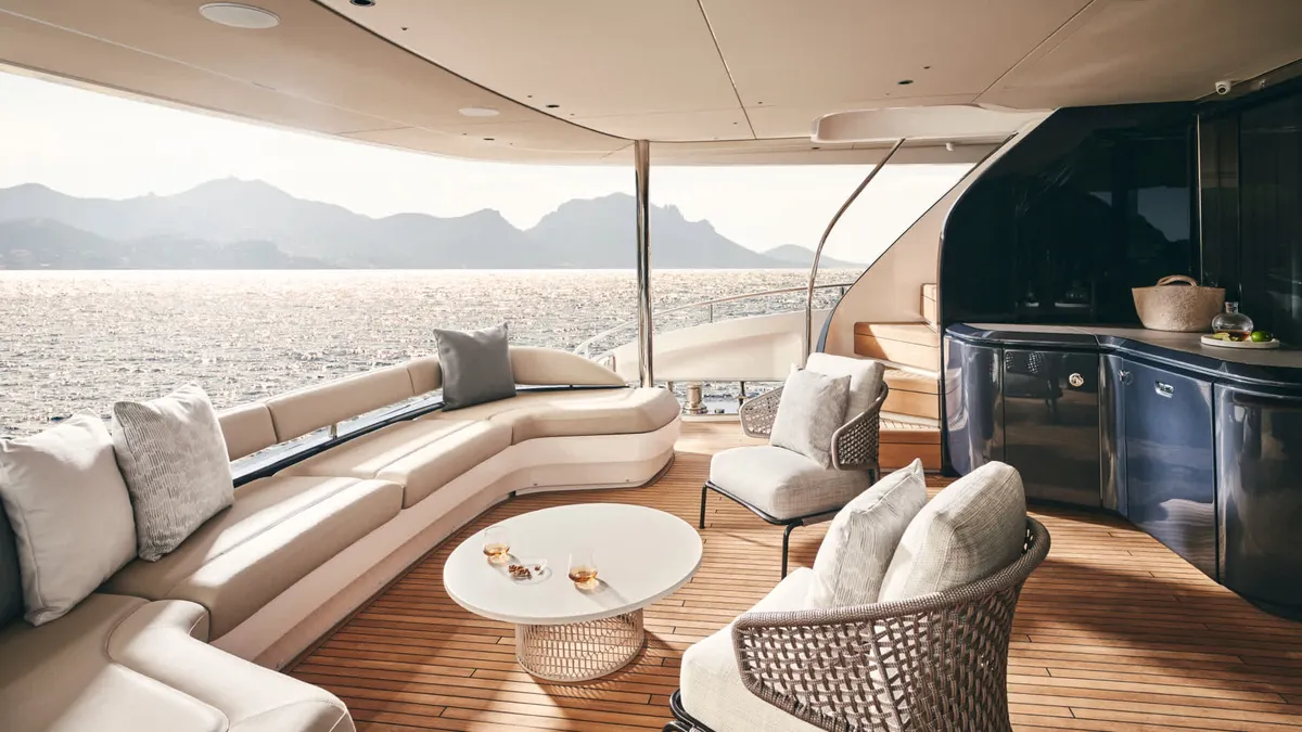 Princess Y95 — Exterior photo 11