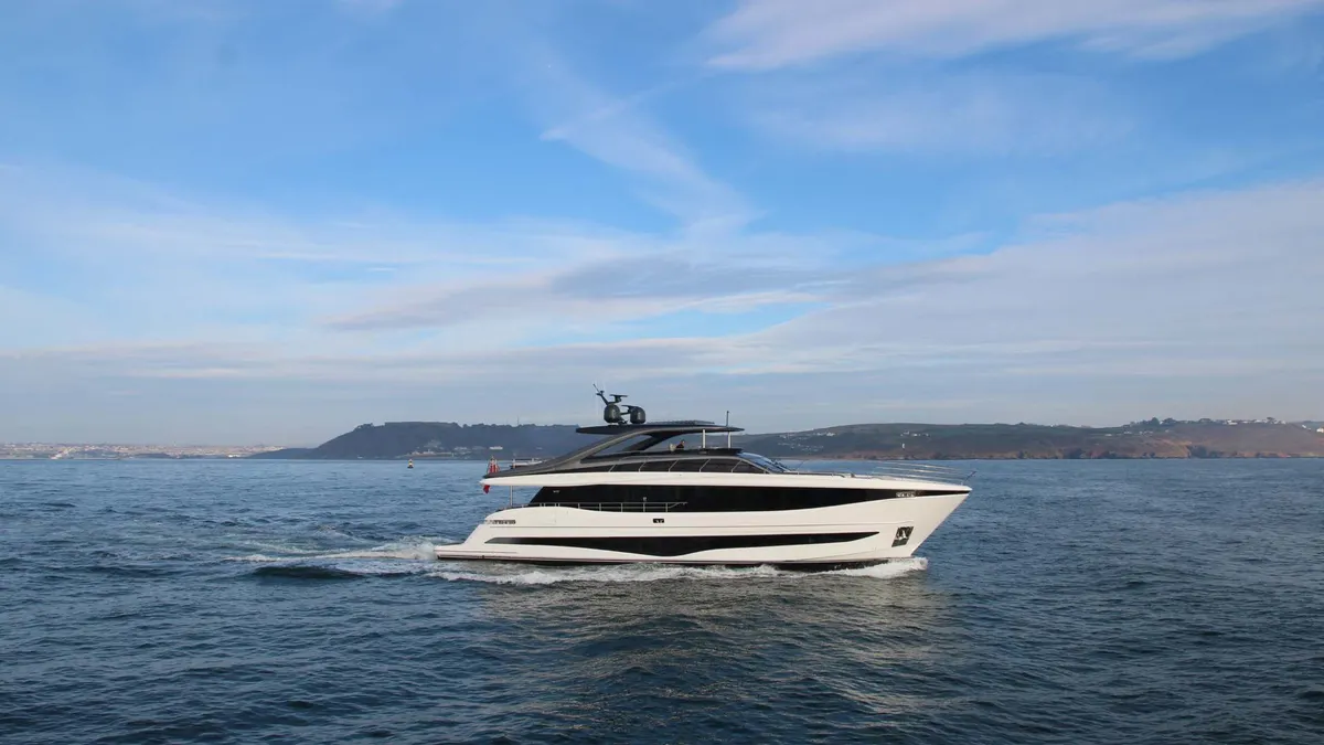Princess Y95 — Exterior photo 2