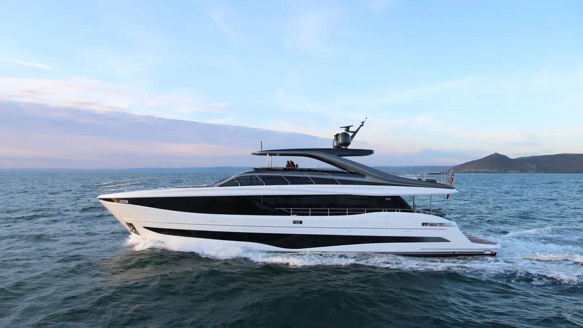 Princess Y95 — Exterior photo 4
