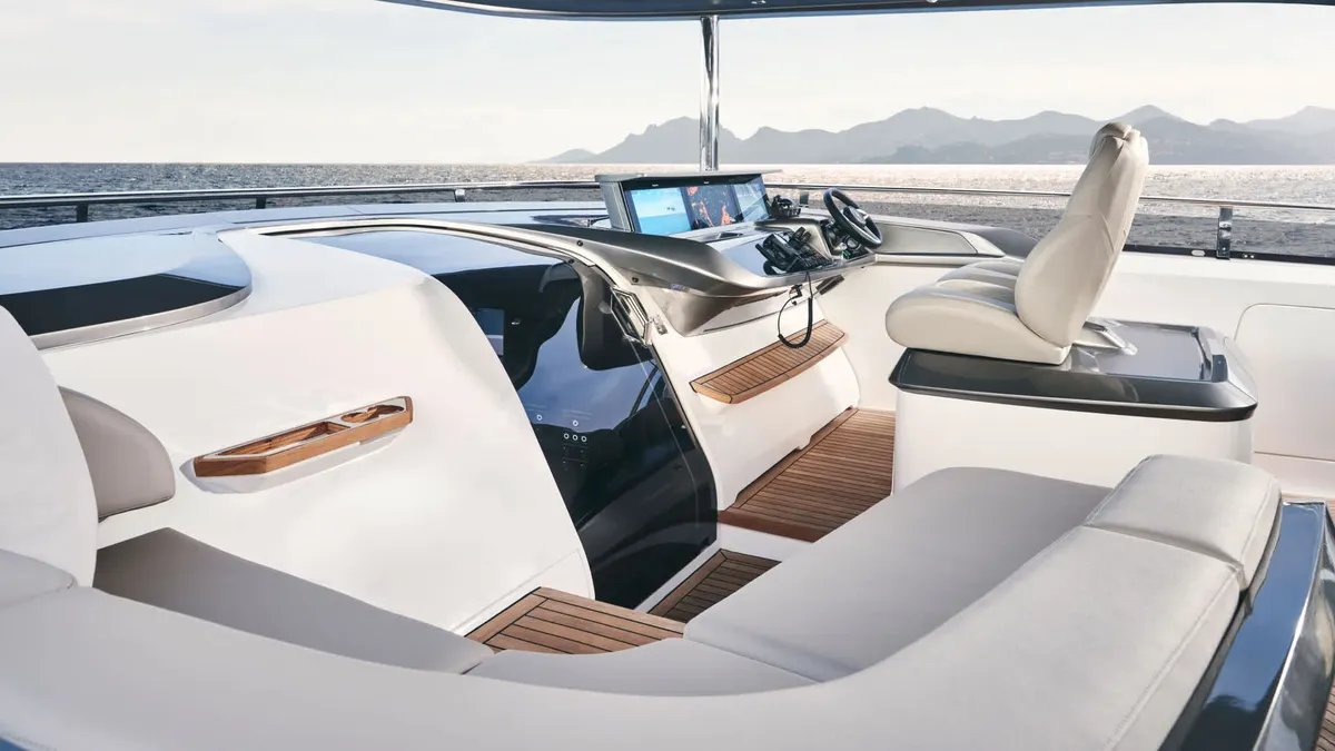 Princess Y95 — Exterior photo 5