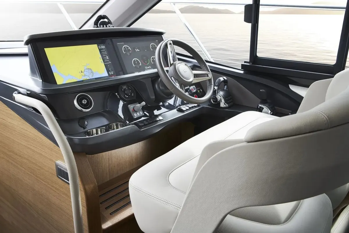 Princess F45 — Interior photo 2