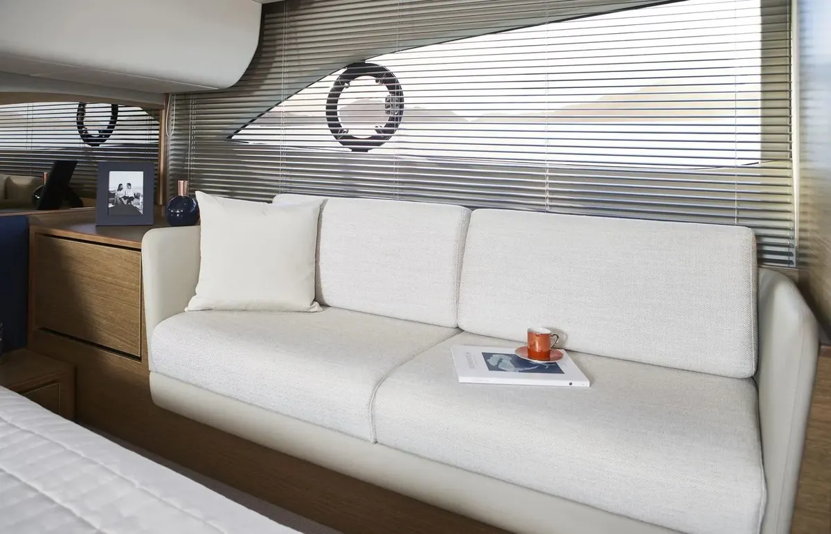 Princess F45 — Interior photo 7
