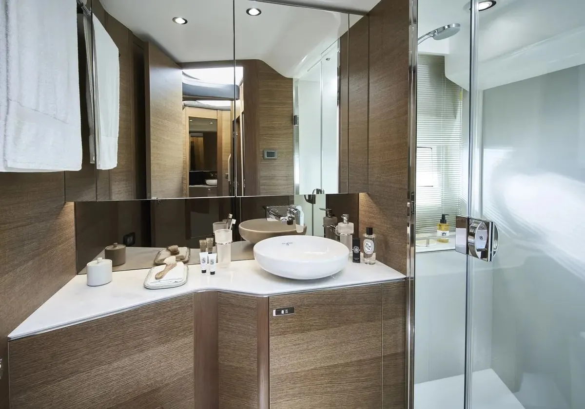 Princess F45 — Interior photo 11