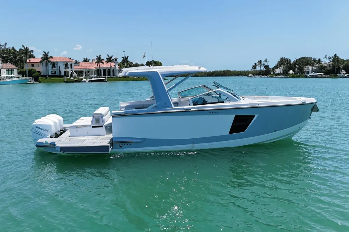 AV40 Outboard - Aviara