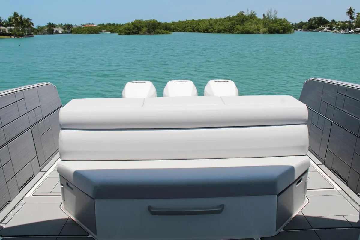 AV40 Outboard - Aviara — Exterior photo 3