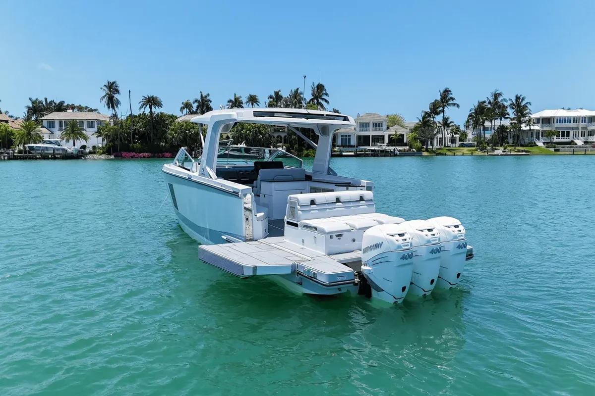 AV40 Outboard - Aviara — Exterior photo 5