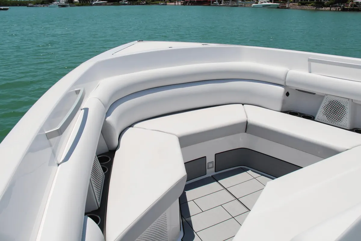 AV40 Outboard - Aviara — Exterior photo 8