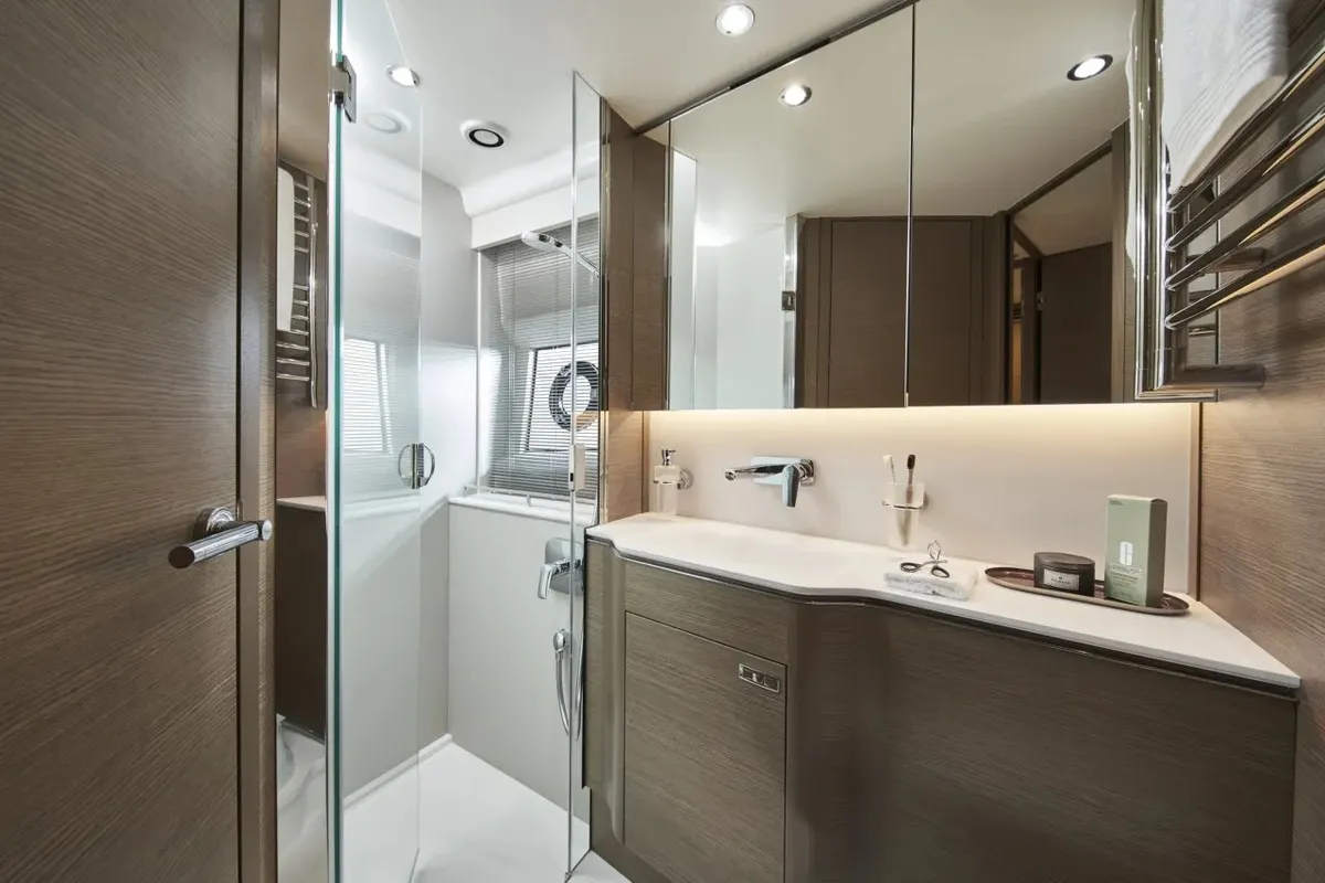 Princess V55 — Interior photo 7