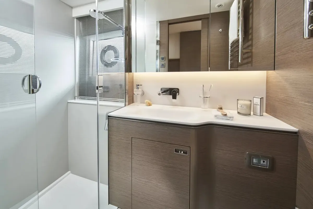 Princess V55 — Interior photo 5