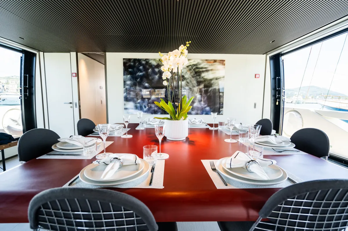 Anmax — Interior photo 6