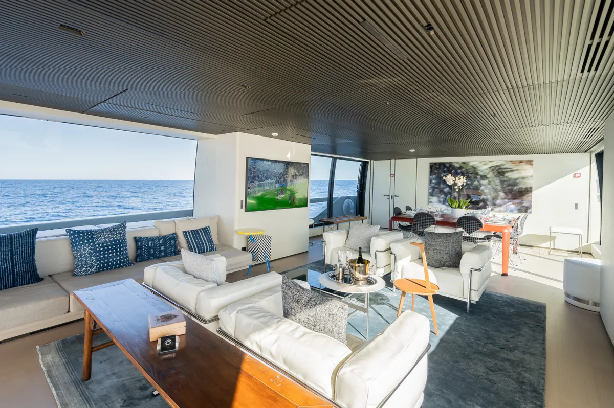 Anmax — Interior photo 7