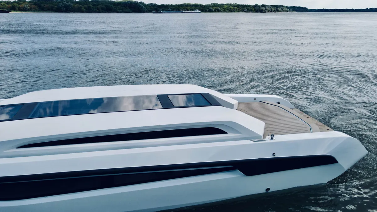 LIMO, LT26 C — Exterior photo 11