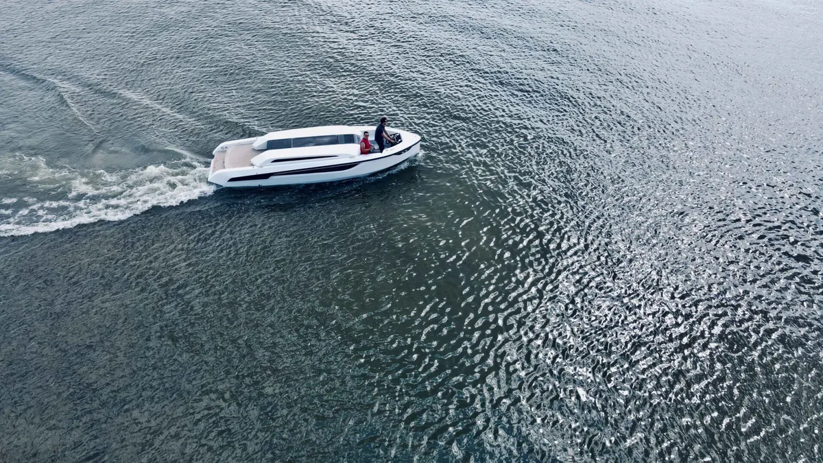 LIMO, LT26 C — Exterior photo 13