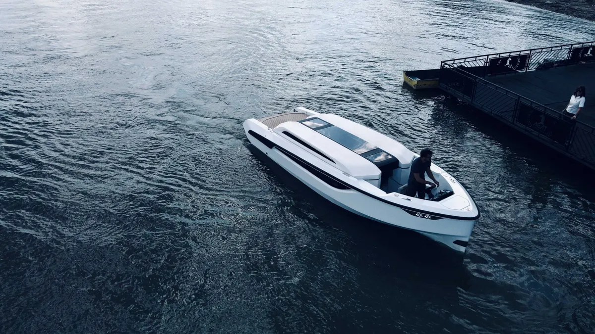 LIMO, LT26 C — Exterior photo 3