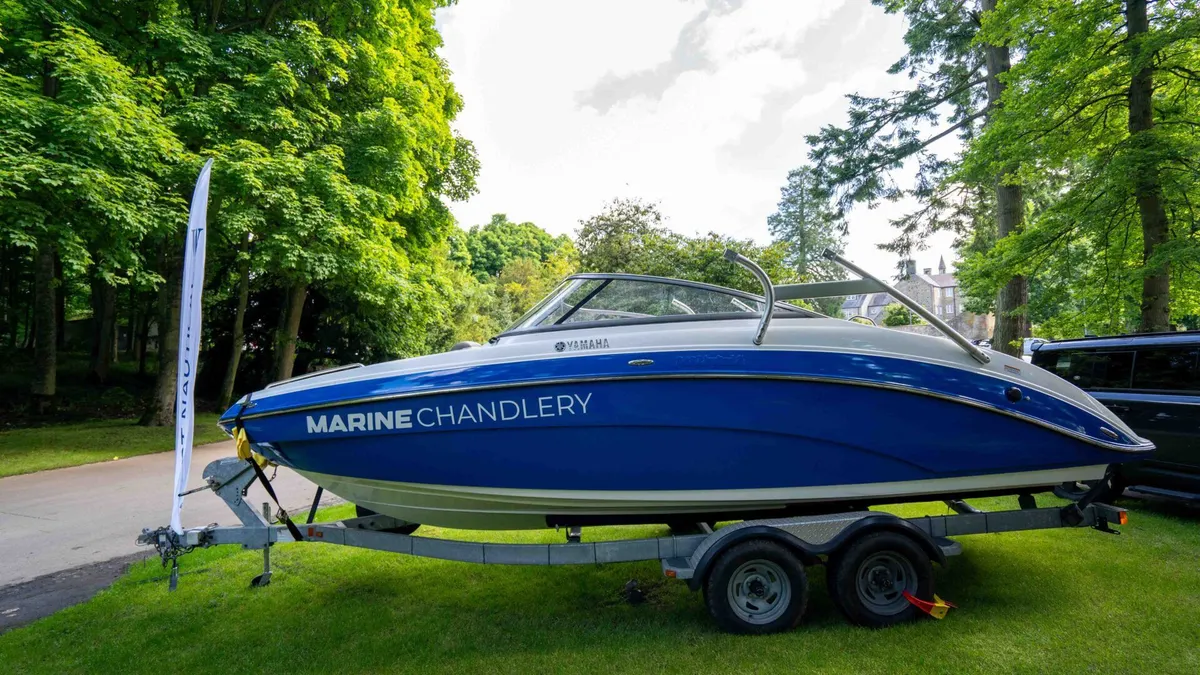 Yamaha 242 Limited S — Exterior photo 5