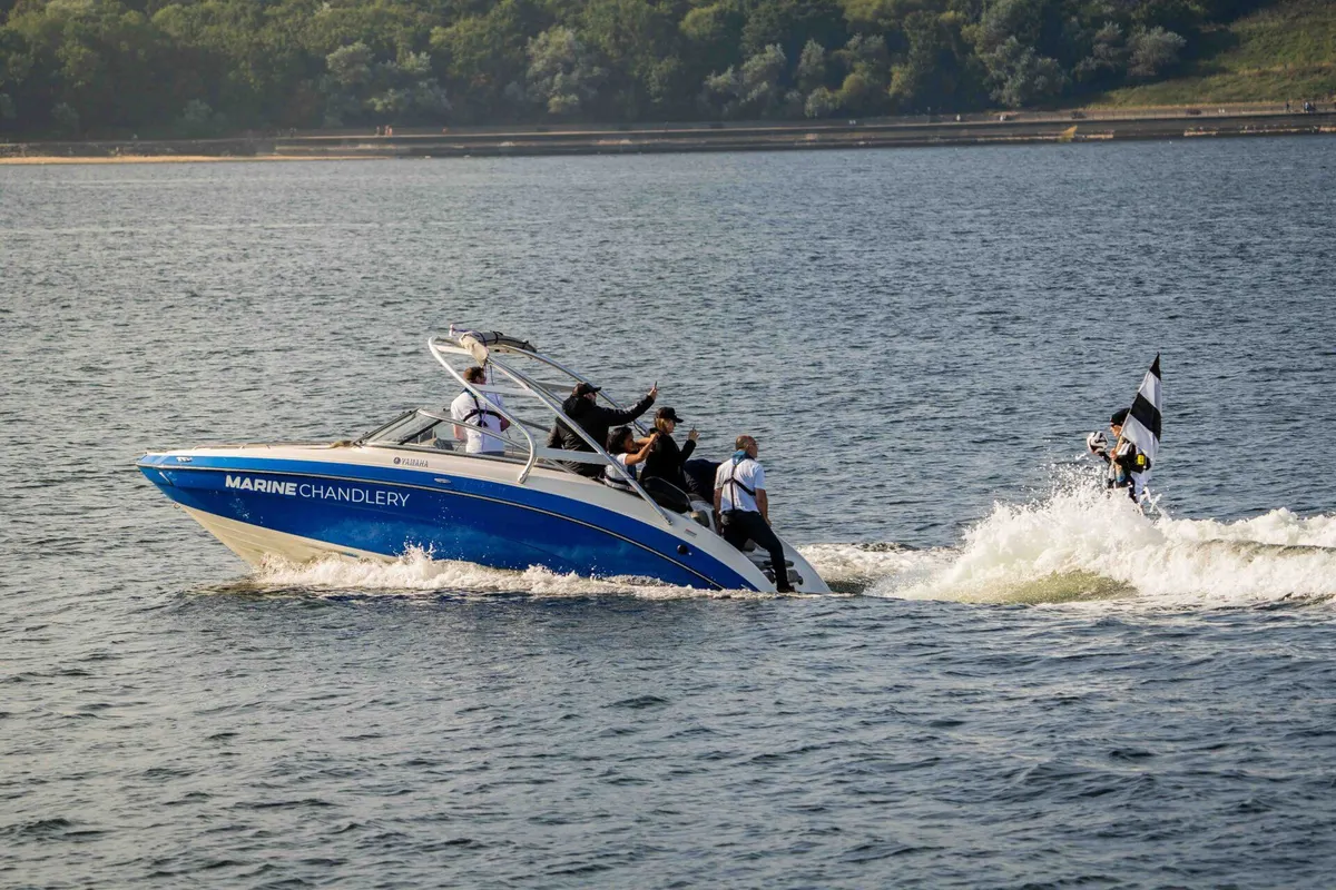 Yamaha 242 Limited S — Exterior photo 7