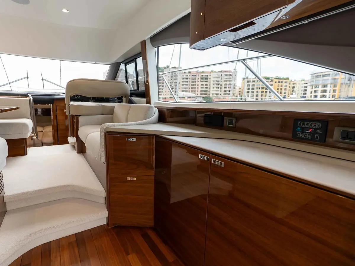 Princess F45 — Interior photo 2