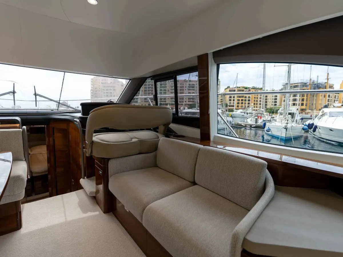 Princess F45 — Interior photo 4
