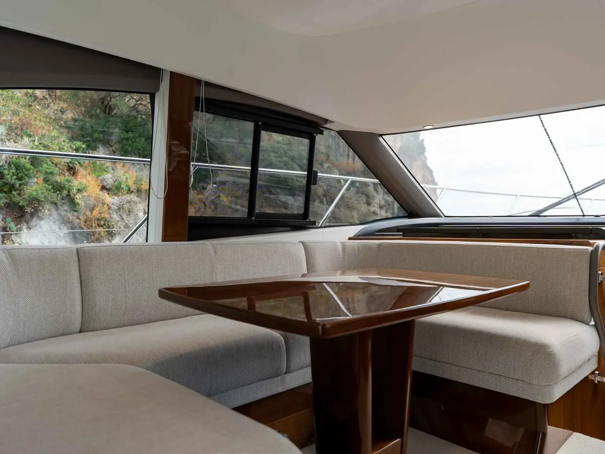 Princess F45 — Interior photo 5