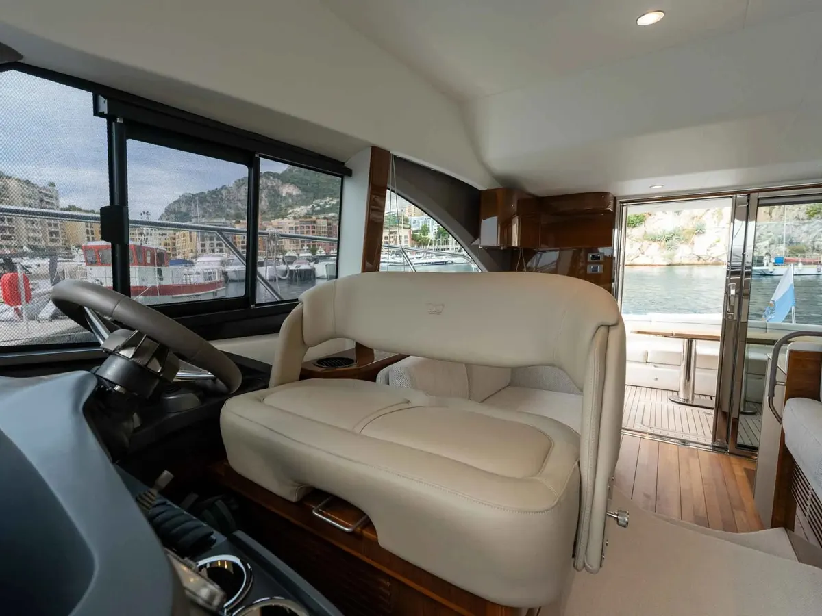Princess F45 — Interior photo 6