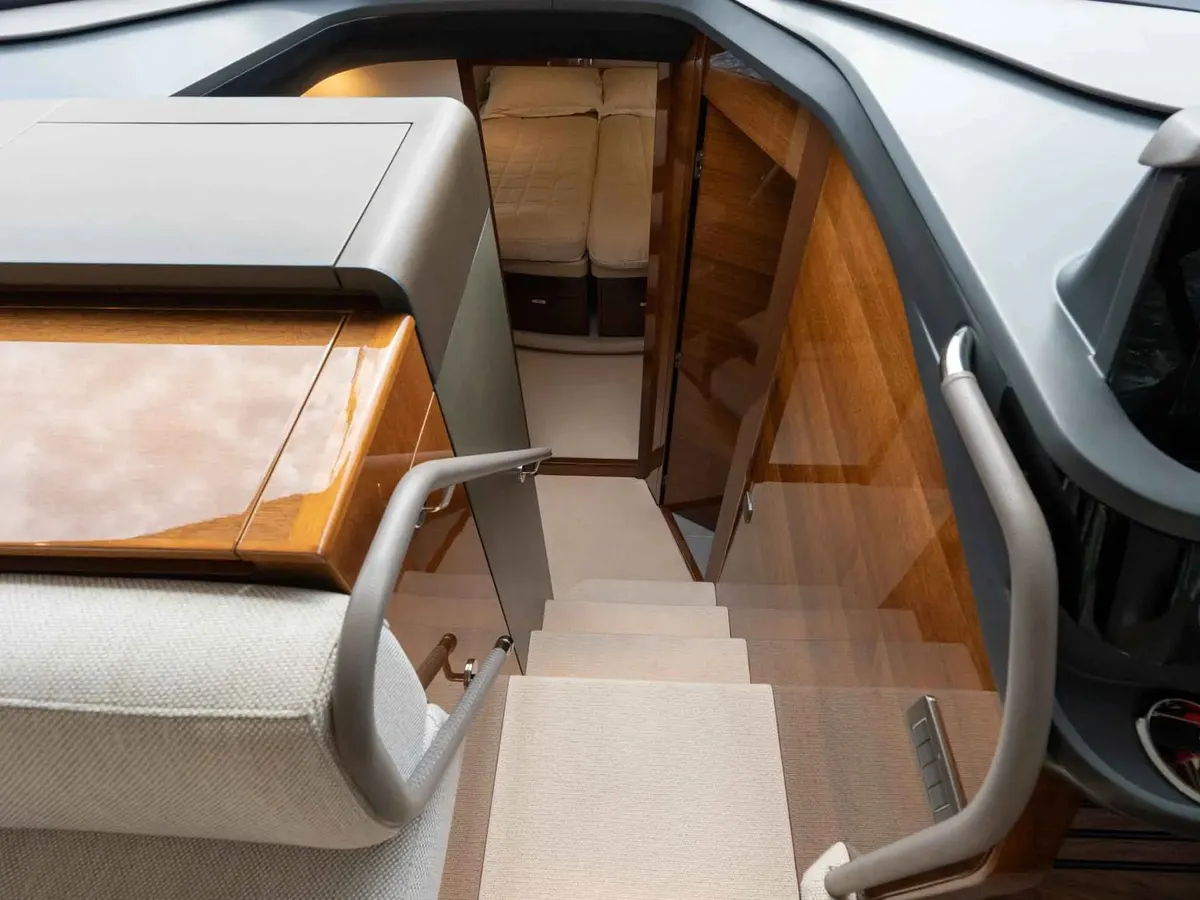 Princess F45 — Interior photo 8