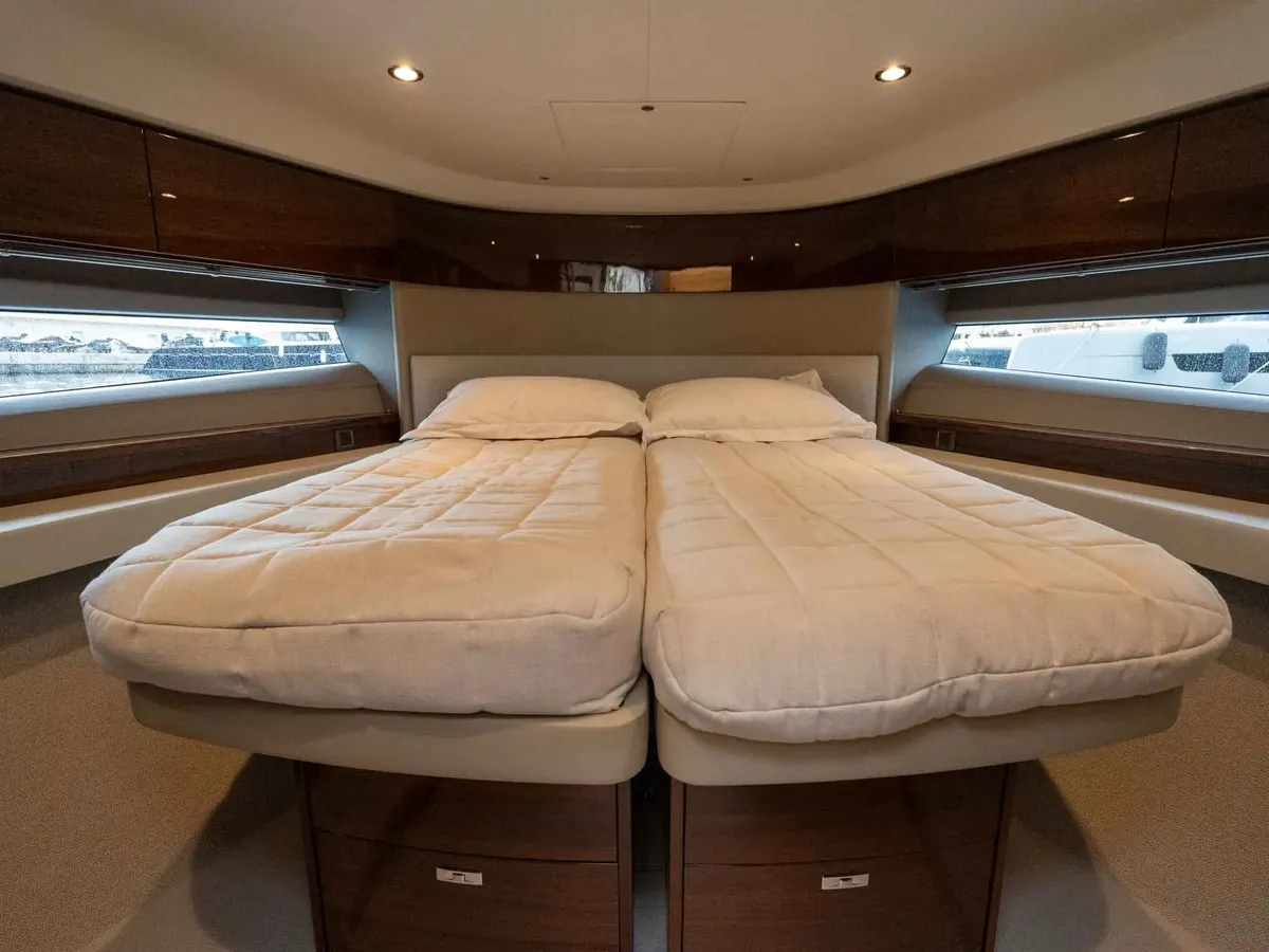 Princess F45 — Interior photo 9