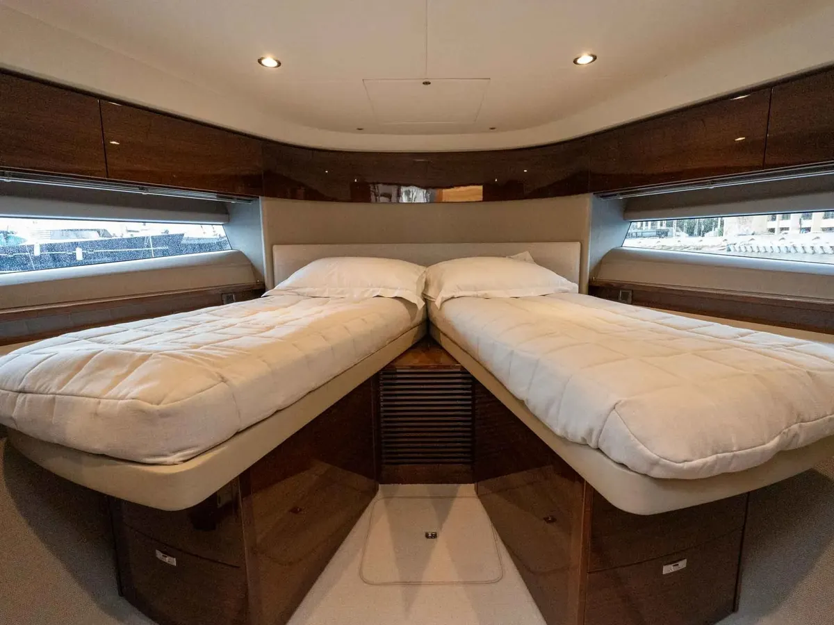 Princess F45 — Interior photo 10