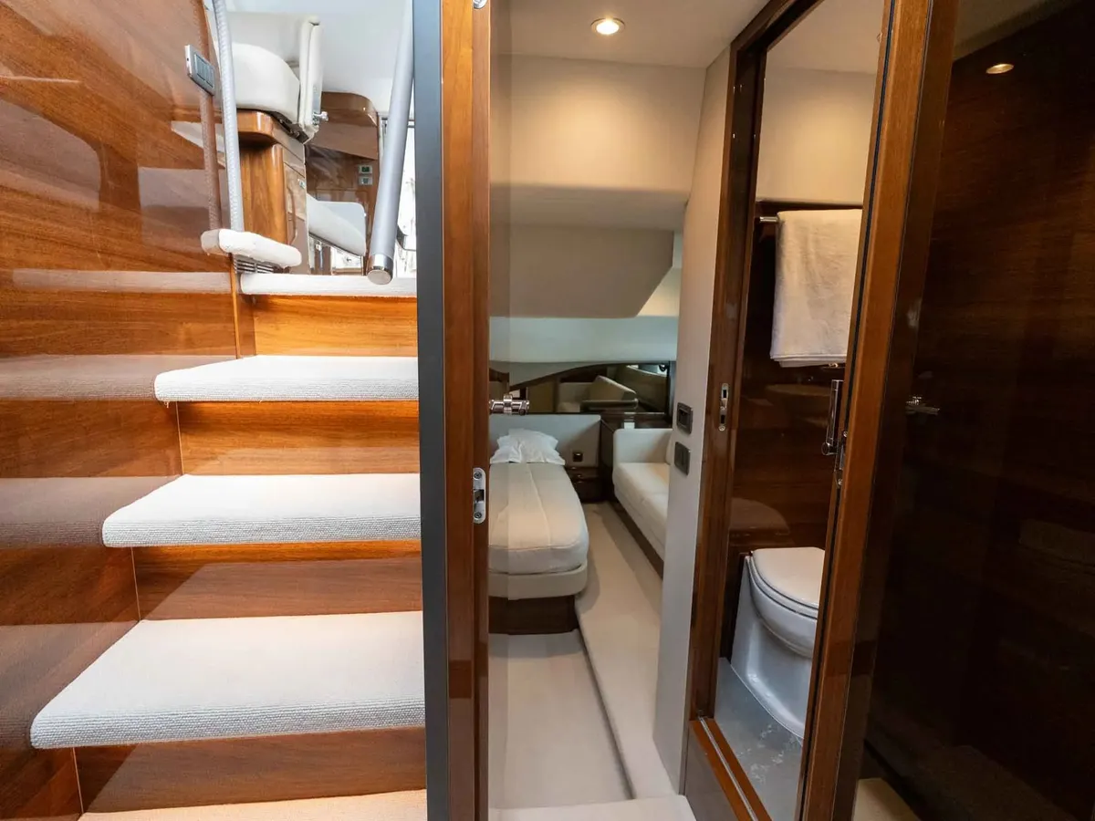 Princess F45 — Interior photo 12