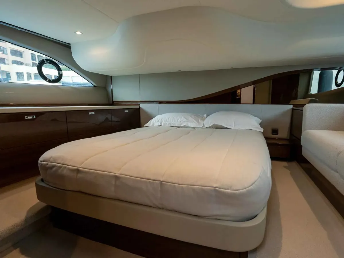 Princess F45 — Interior photo 13