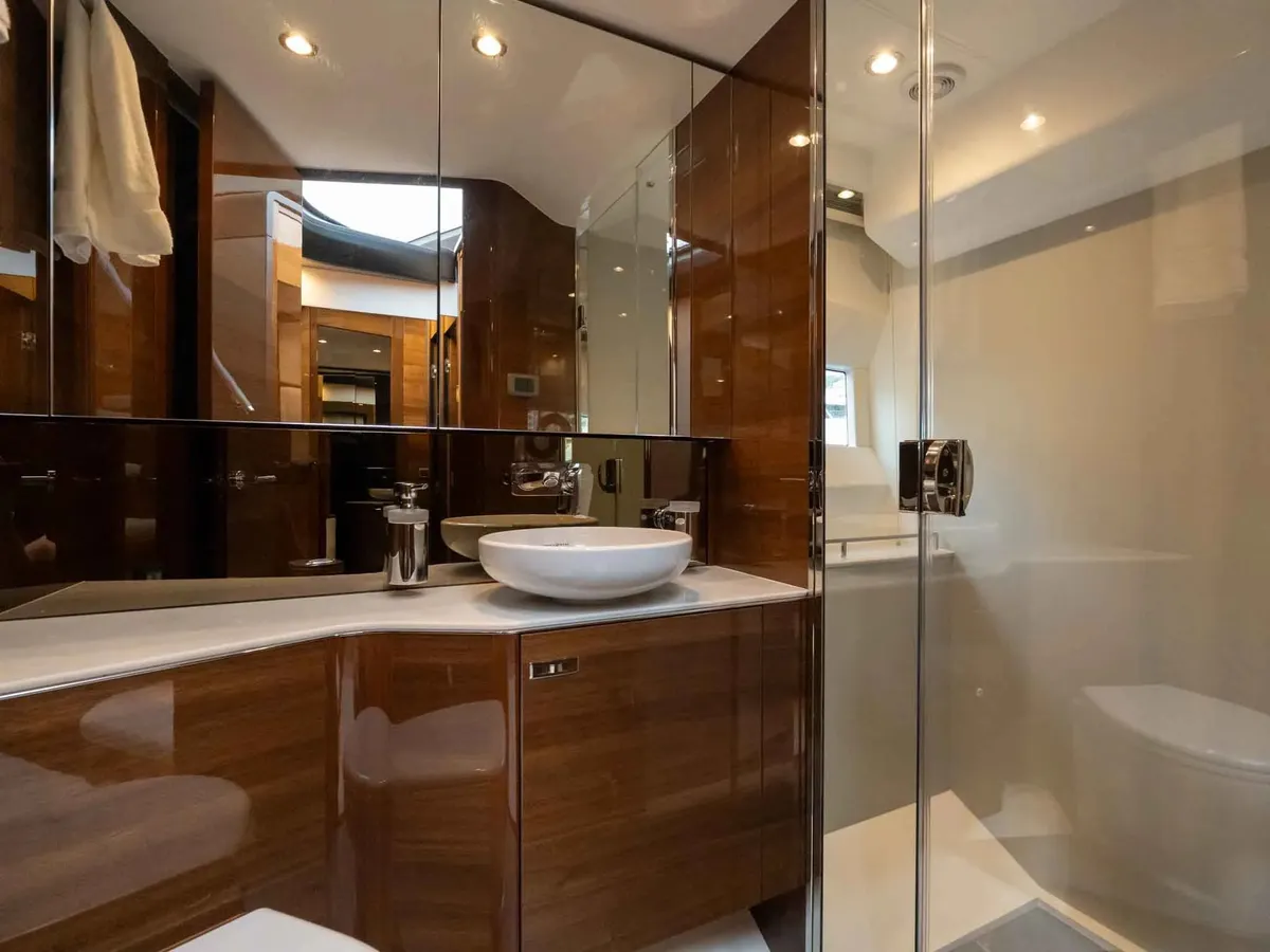 Princess F45 — Interior photo 15