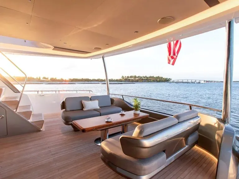 Princess Y85 — Exterior photo 11