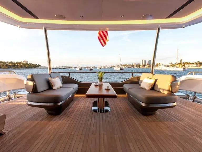 Princess Y85 — Exterior photo 12