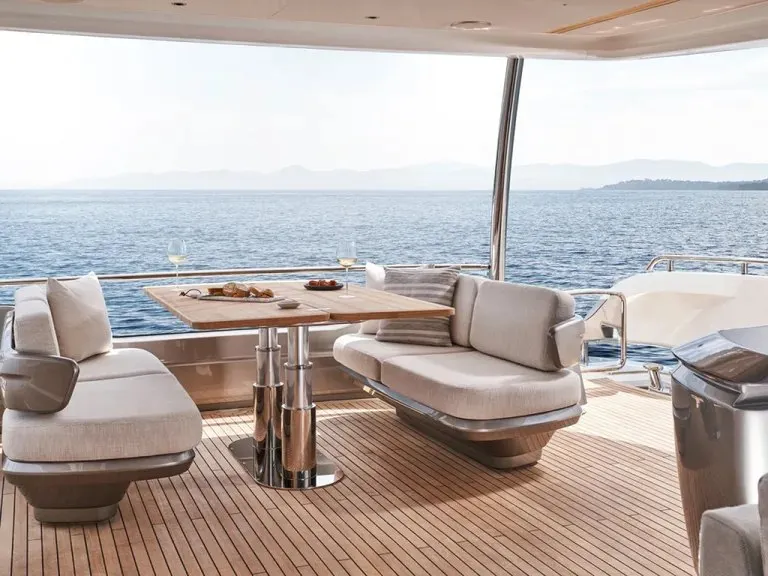 Princess Y85 — Exterior photo 13