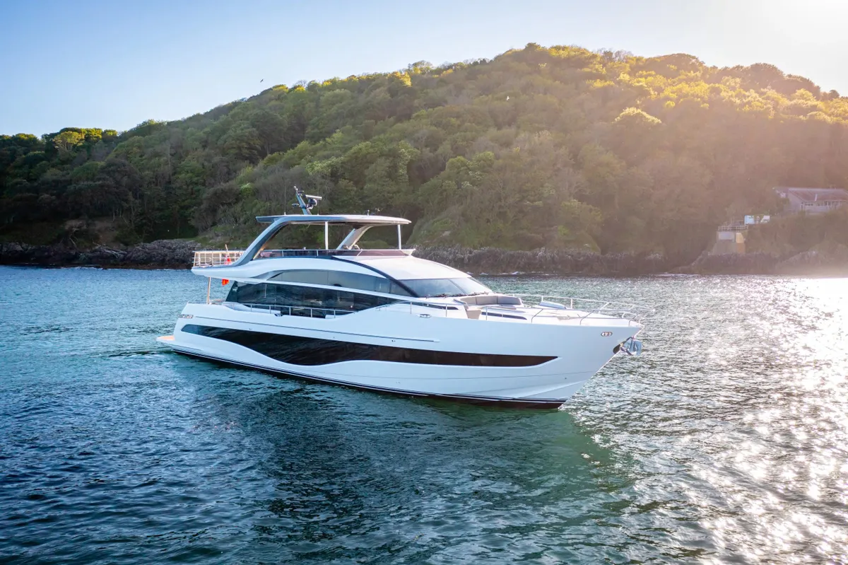 Princess Y85 — Exterior photo 2