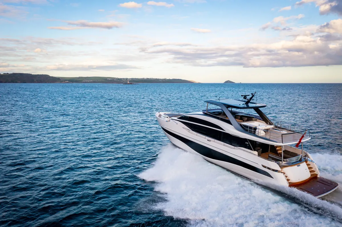 Princess Y85 — Exterior photo 3