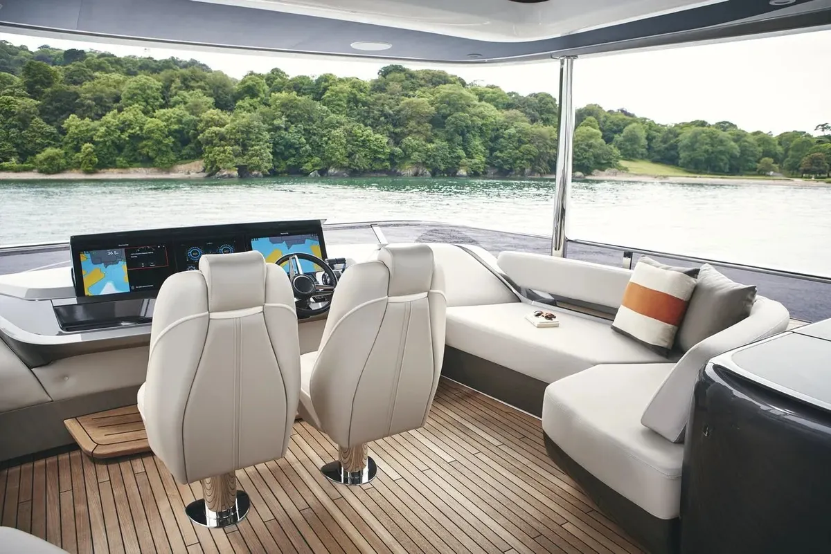 Princess Y85 — Exterior photo 31